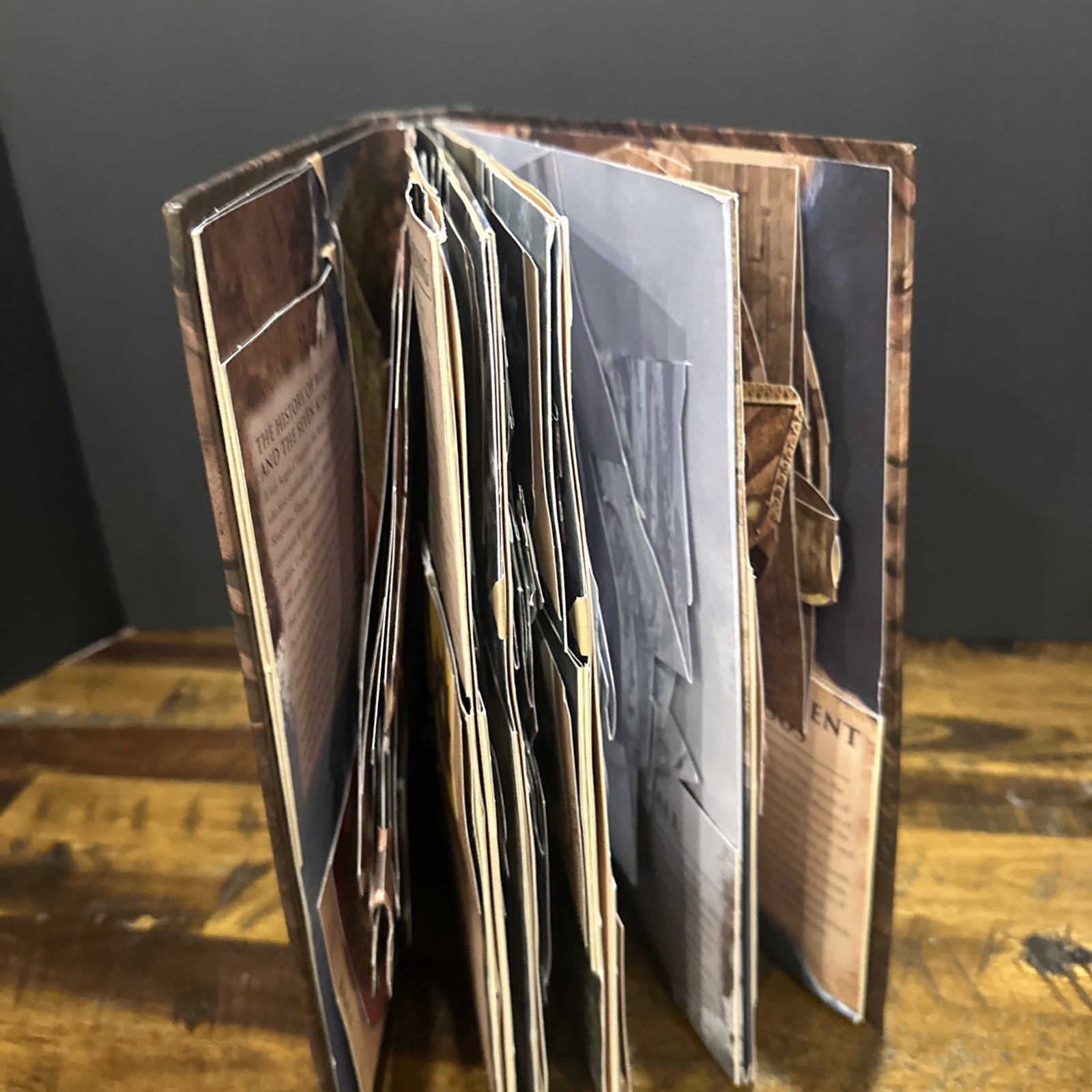 Game of Thrones Pop Up Guide to Westeros Open But New