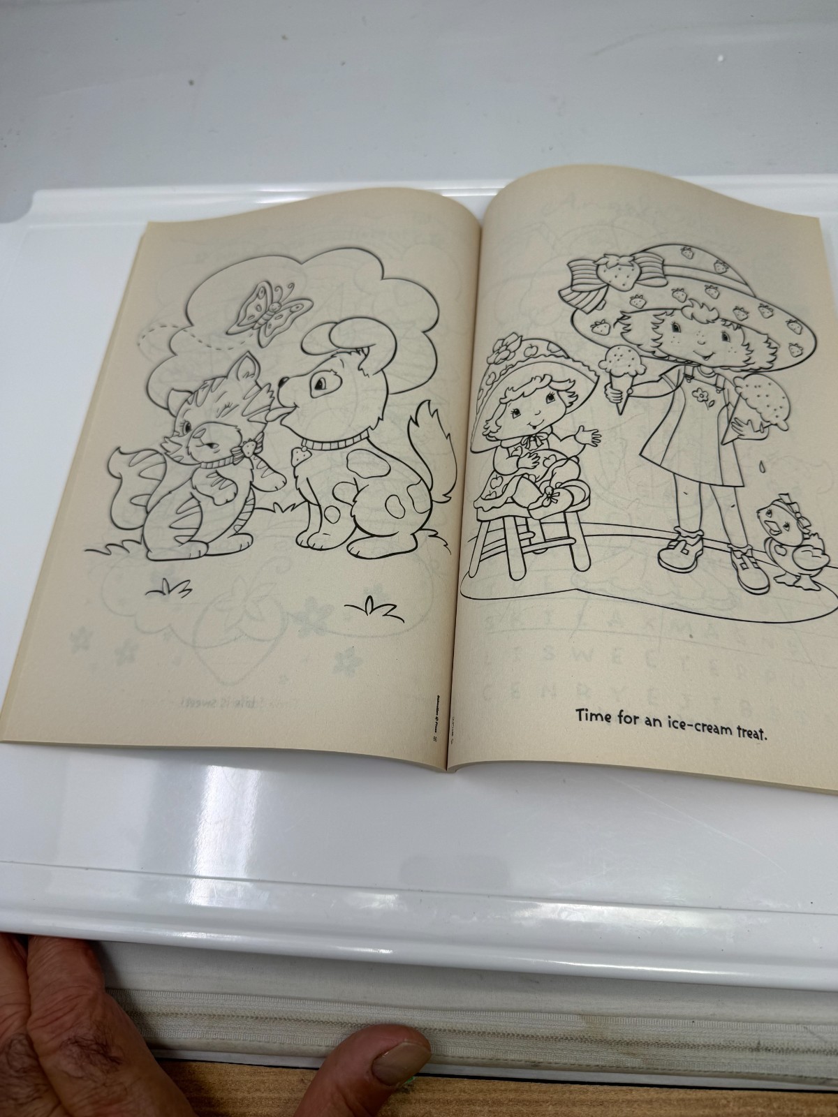 Nice Strawberry Shortcake coloring activity book 2004 .97 cents Dalmatian Press