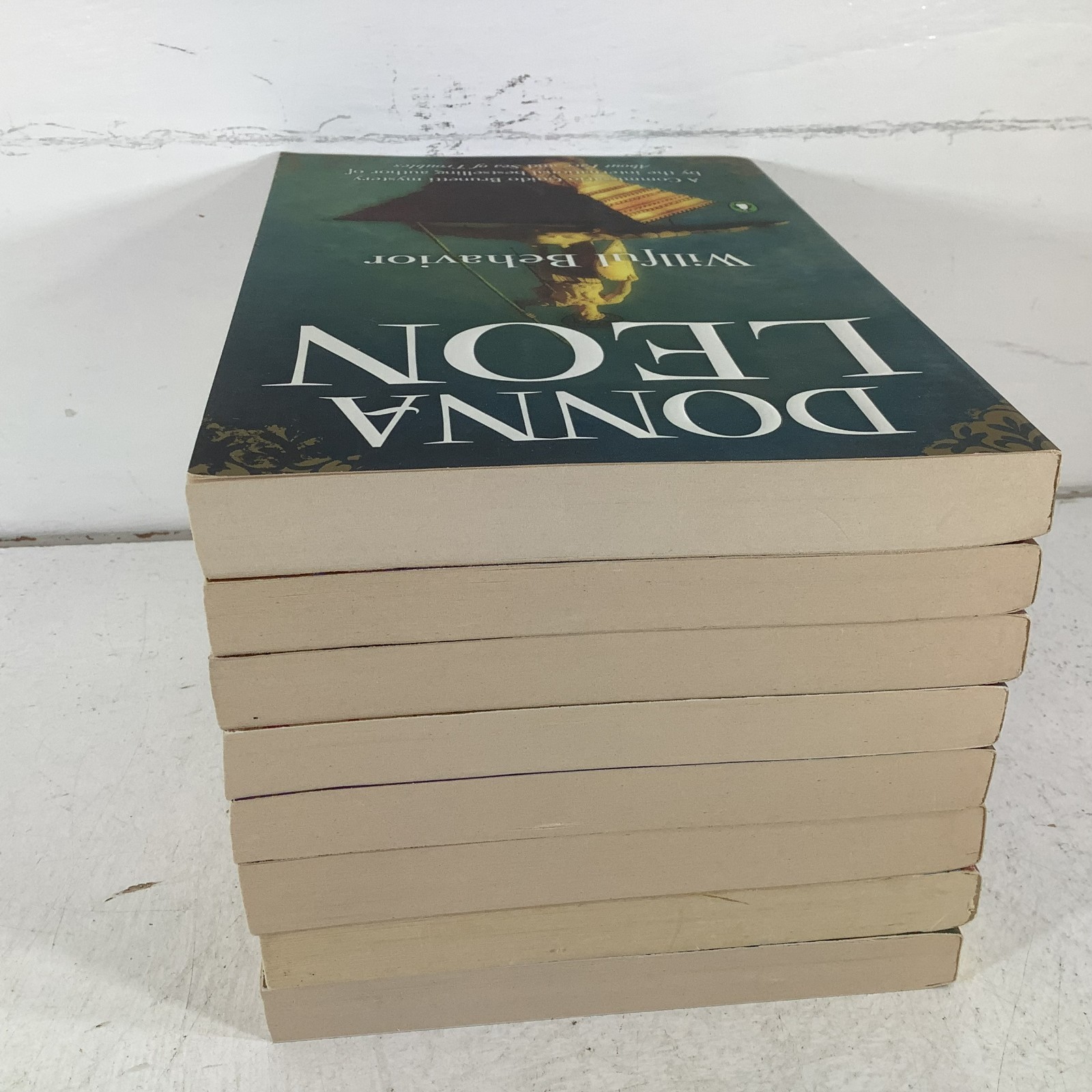 Donna Leon lot of 8 Commissario Guido Brunetti Mystery Series Trade PB Like New