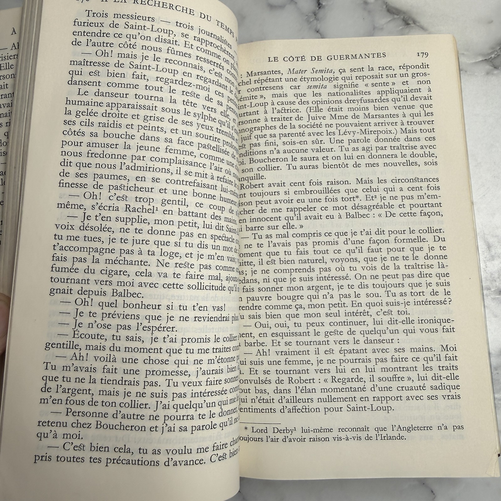 A La Recherche Du Temps Perdu, tome 1: Du Cote de Chez Swann; A l’Ombre des Je..