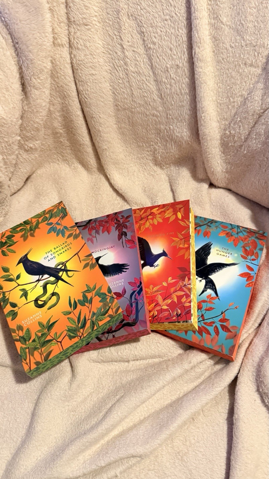 Hunger Games Box Set – Deluxe Edition – Suzanne Collins (Paperback)
