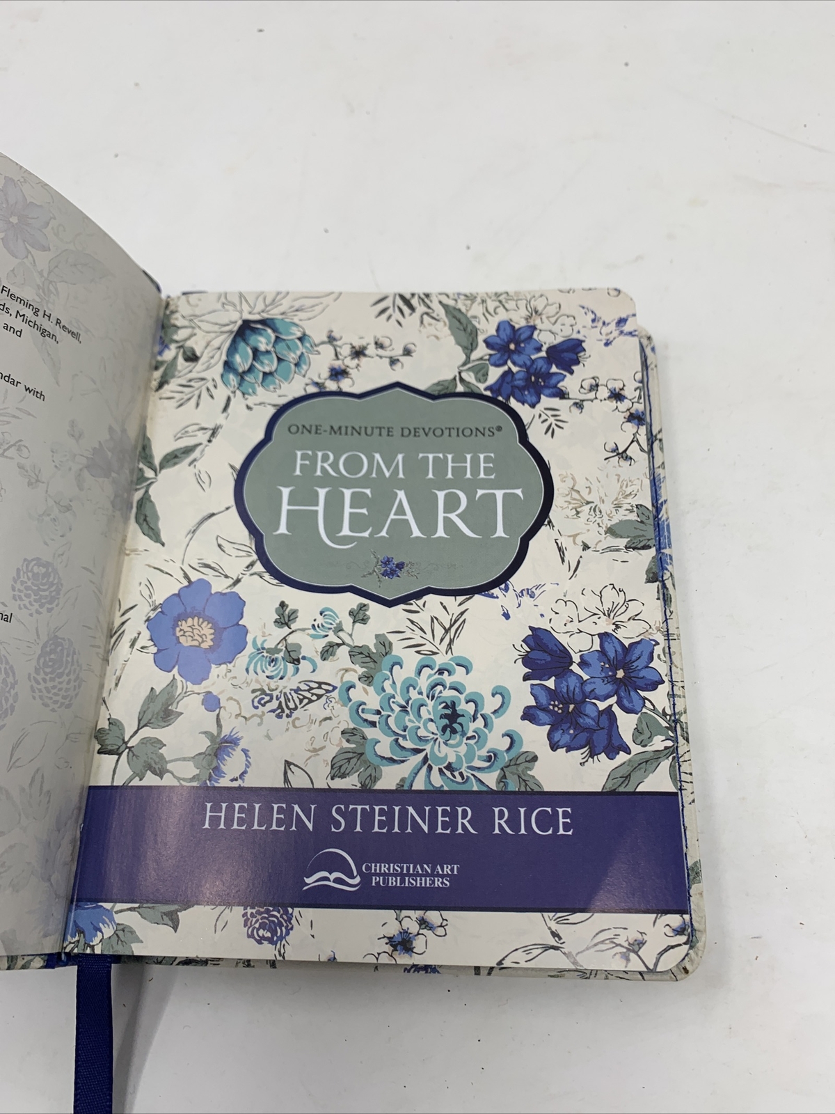 One-Min Devotions From the Heart Lux-Leather – Leather Bound – GOOD
