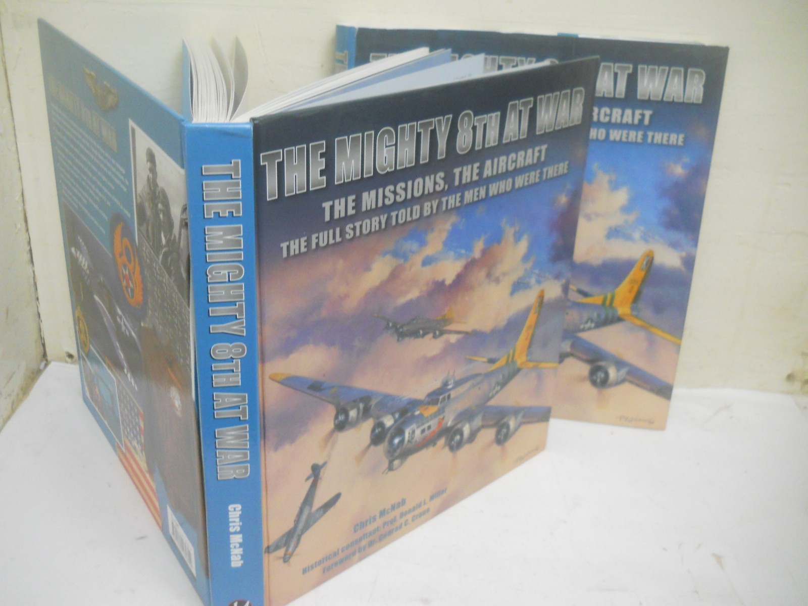The Mighty 8th at War: The Full Story/ Chris McNab ~ VG HCDJ~ Ship Boxed