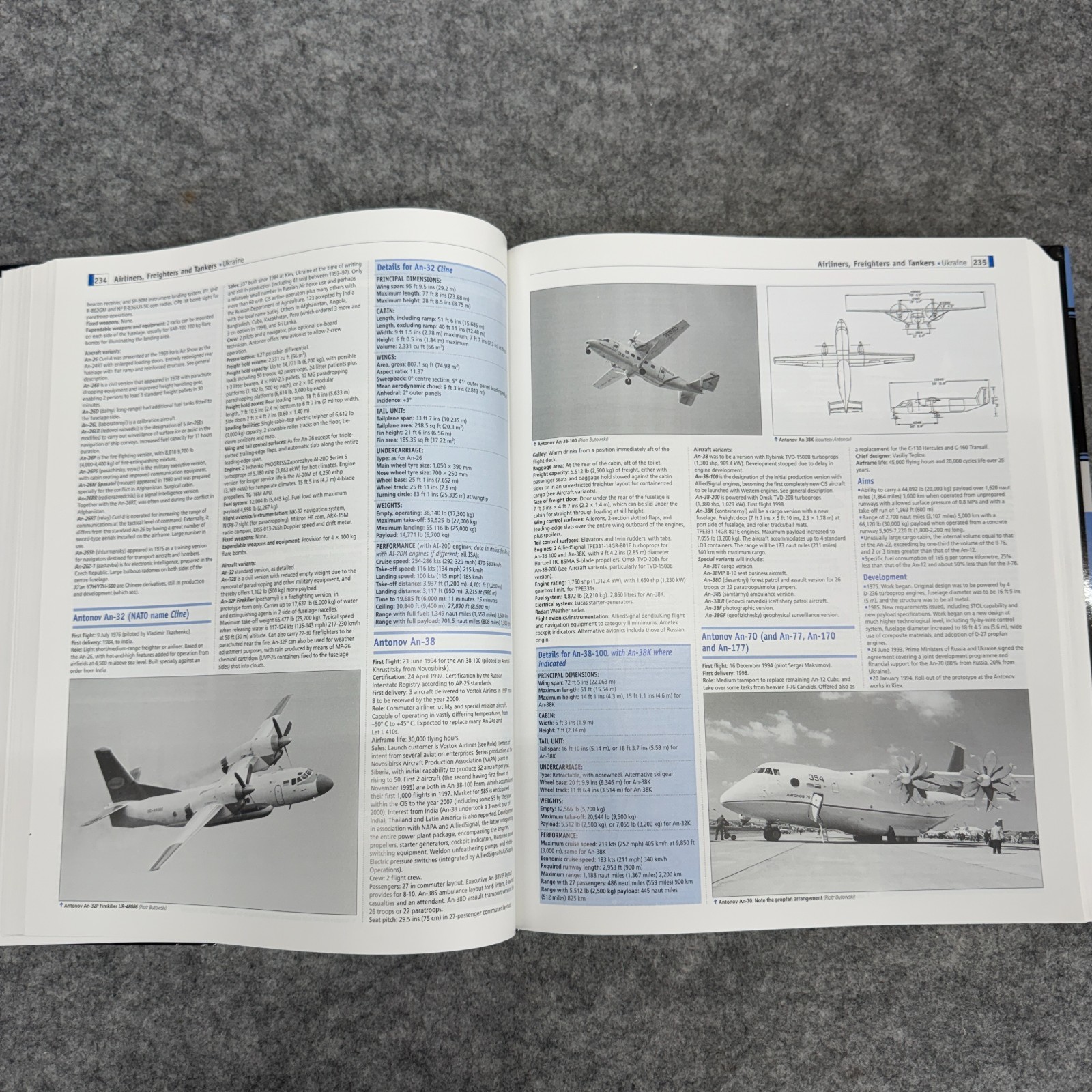 Brassey’s World Aircraft & Systems Directory 1999/2000 Edition Michael Taylor HC