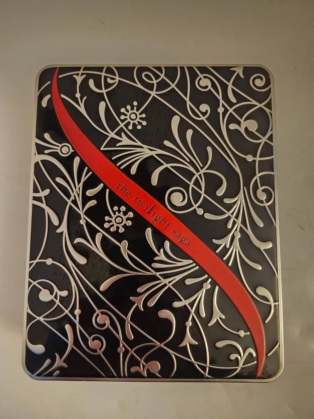 The Twilight Saga Journal Set with Keepsake Tin Box 4 Journals