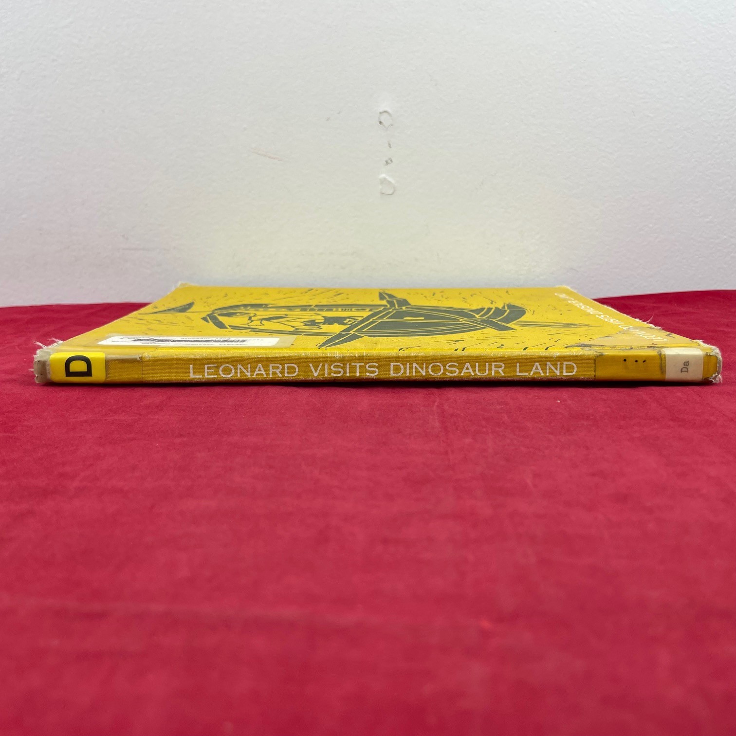 Vintage 1965 Leonard Visits Dinosaur Land Gene Darby Hardcover Book – Discard