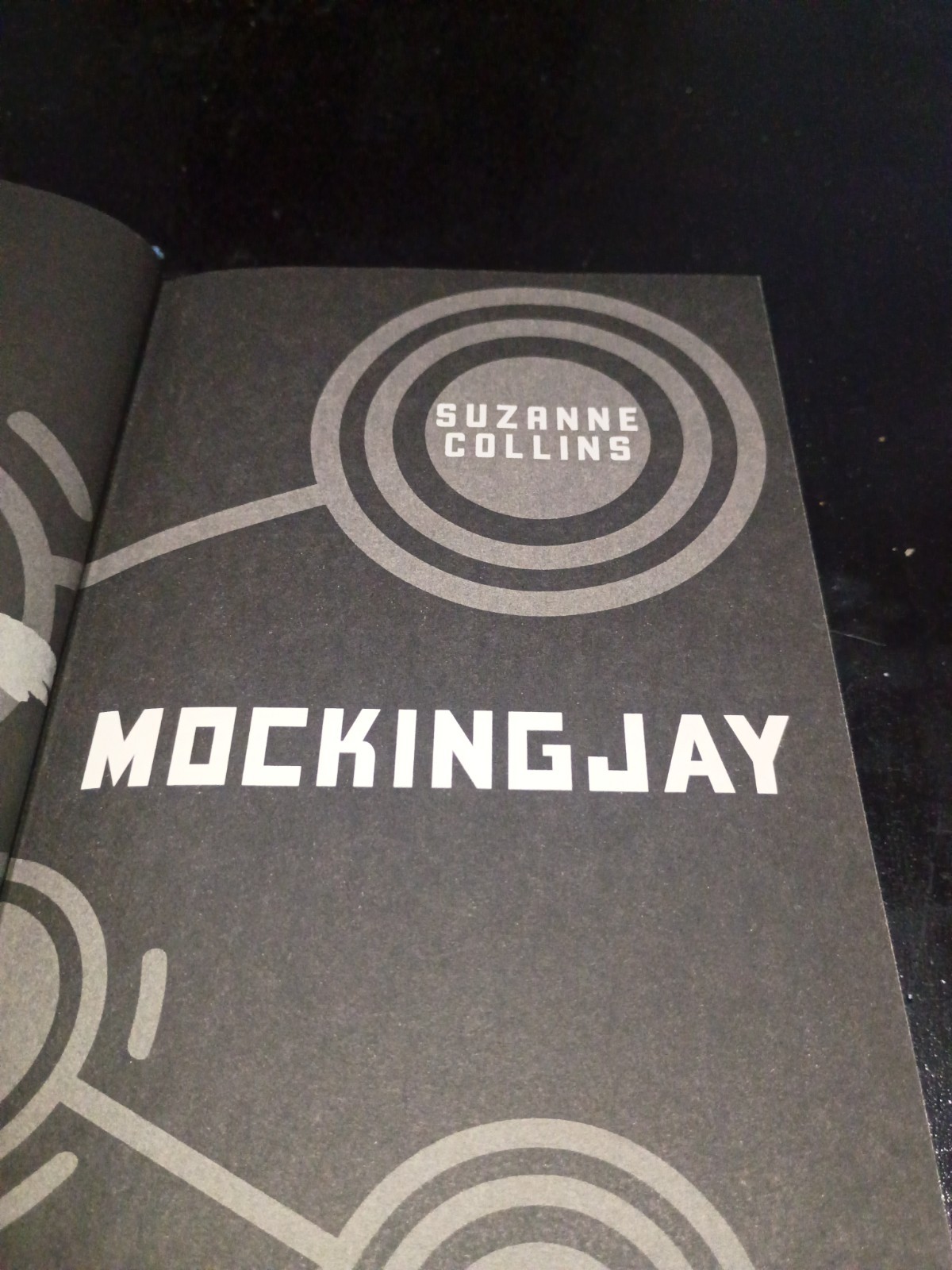 Mockingjay (Hunger Games, Book Three) by Suzanne Collins (2010, Hardcover)