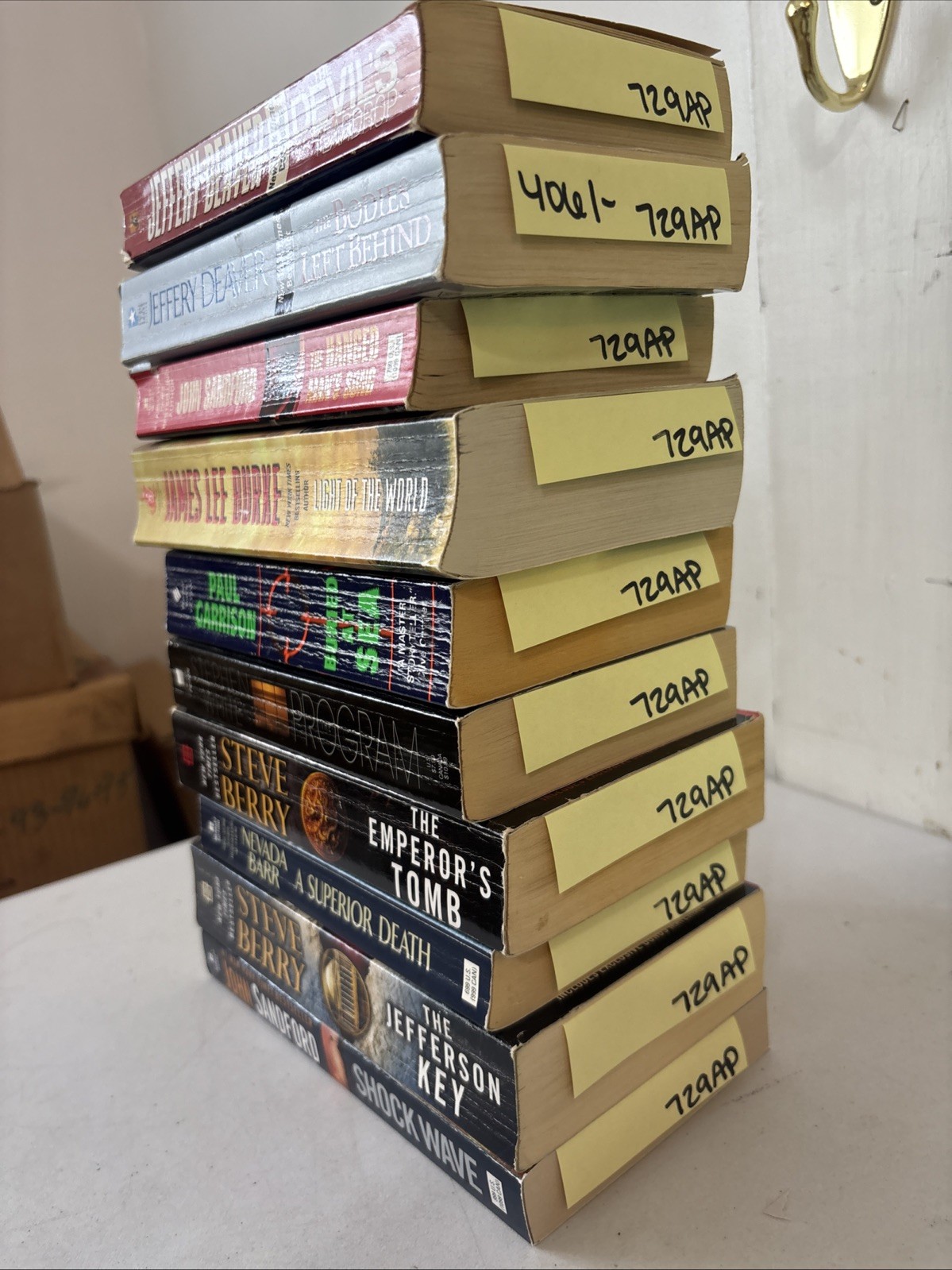 Lot of 10 – Mystery and Thrillers – Mixed Authors – FREE SHIPPING