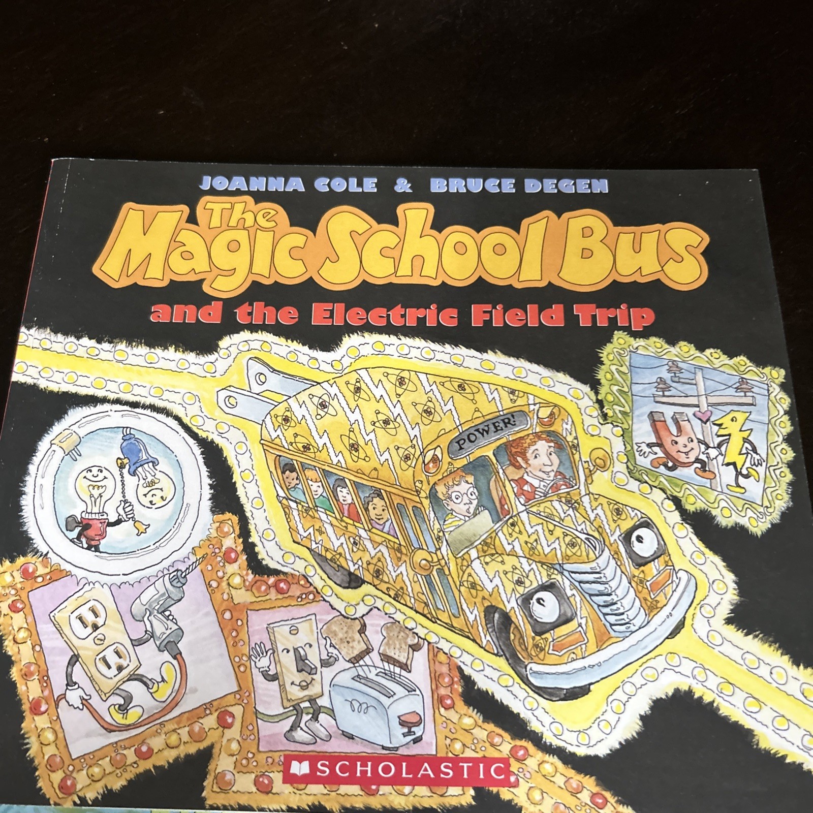 SCHOLASTIC The Magic School Bus Books Set Of 8 Books, Joanna Cole & Bruce Degen