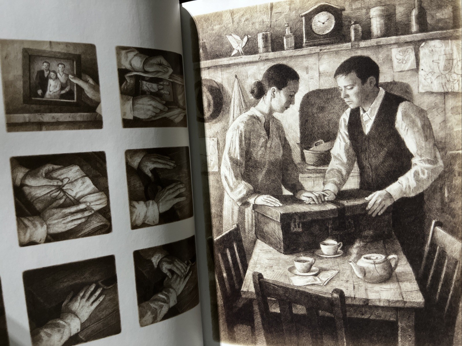 Shaun Tan The Arrival Stated First Edition HC Arthur A Levine Graphic Novel
