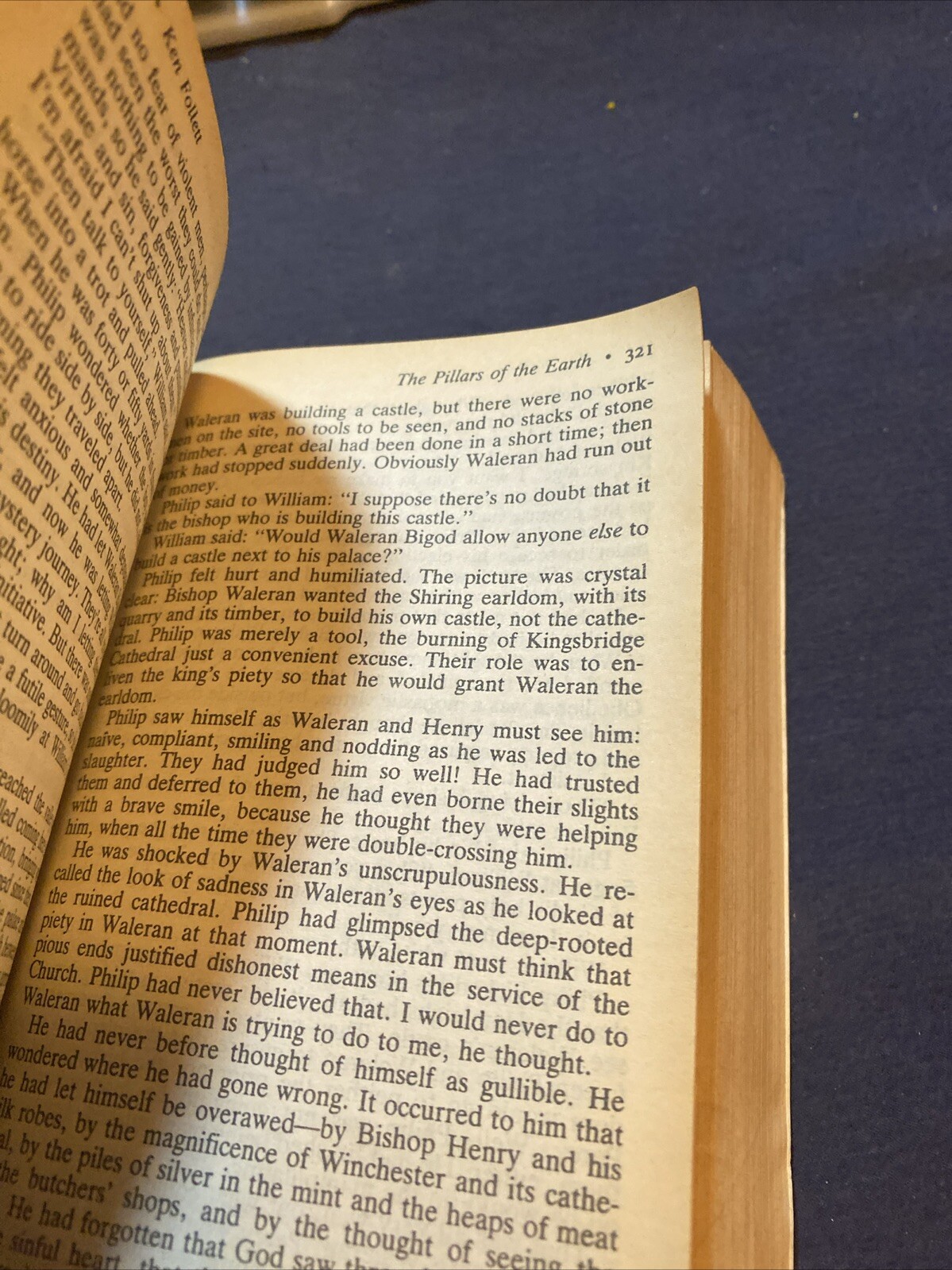 Pillars of the Earth : A Novel by Ken Follett (1990, Mass Market)