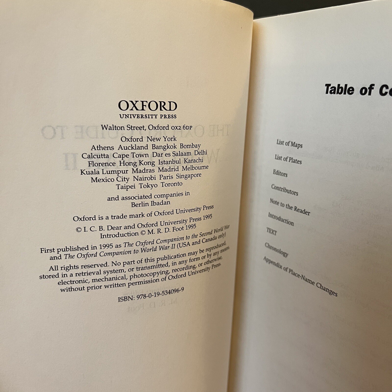 World War II Book The Oxford Guide Ed. I.C.B. Dear 1995 Military History Battle