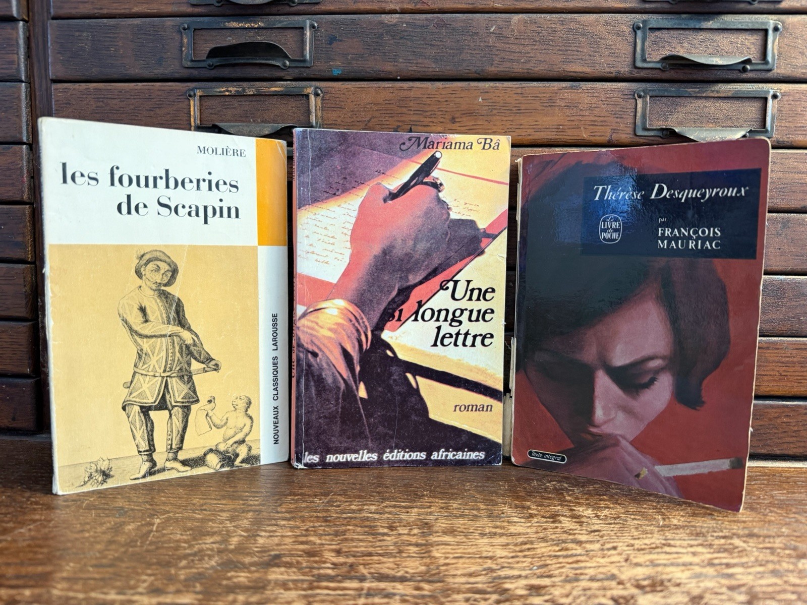 Lot of 25 French Pocket Paperback Books Morrison Ellory Barjavel Descartes Camus