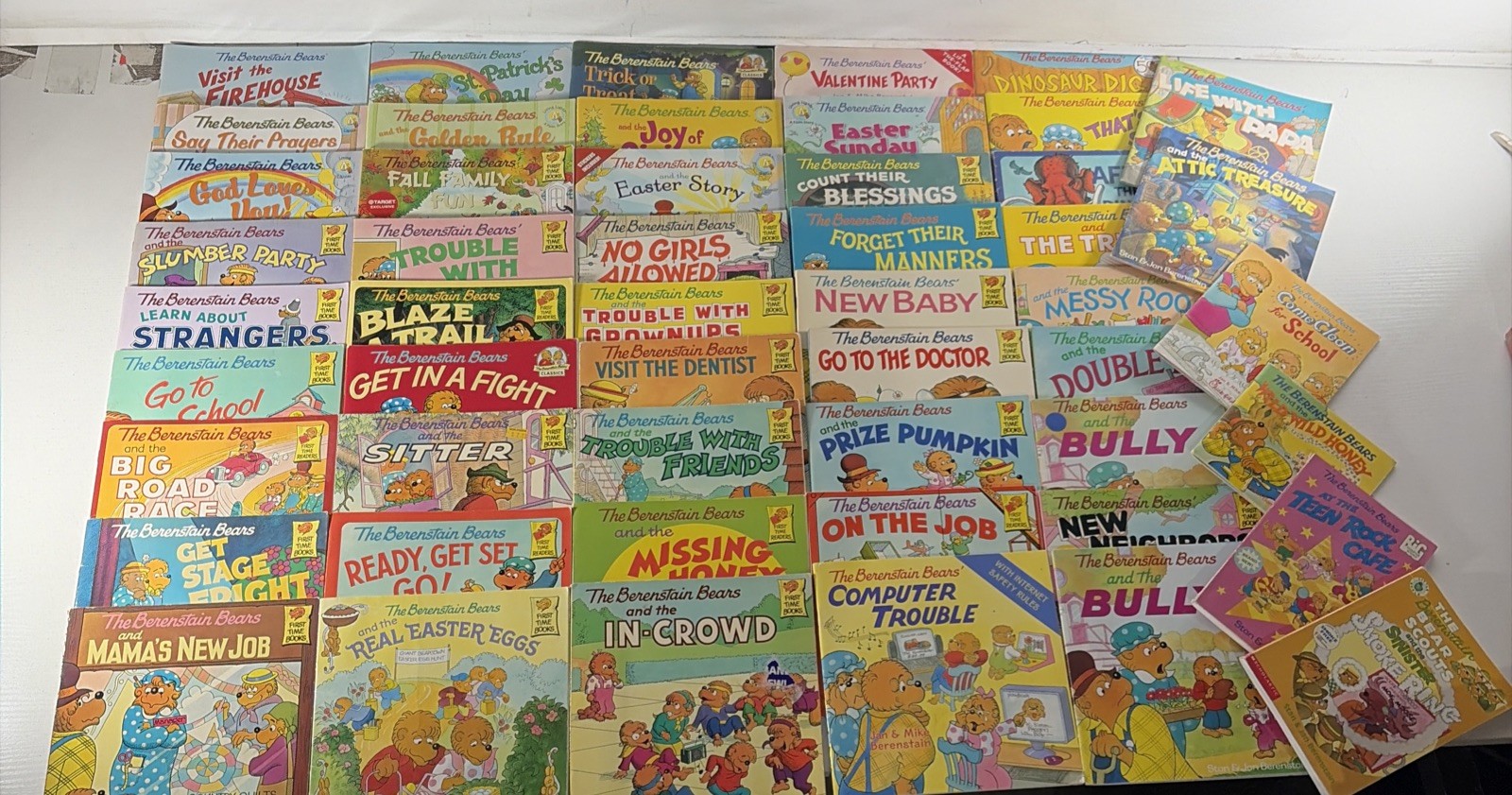 Huge Vintage Lot of 112 Berenstain Bears Books No Duplicates