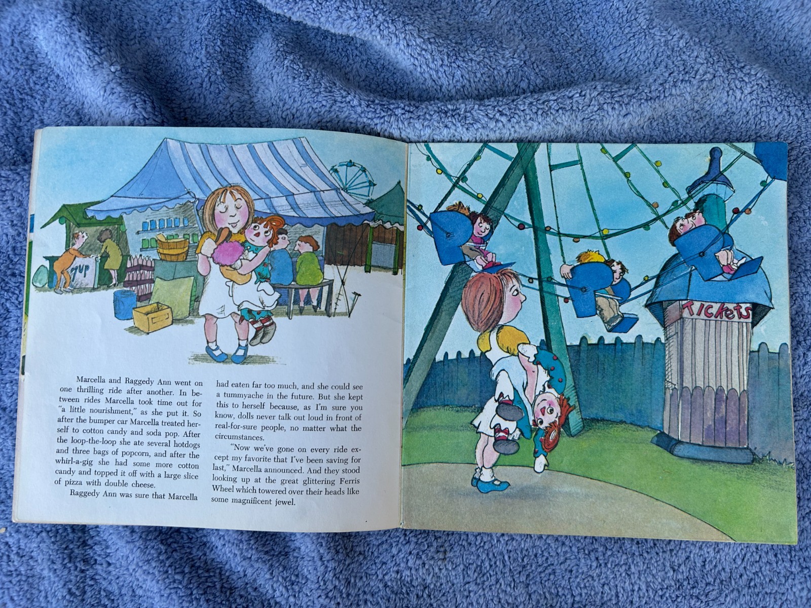 1977 GOLDEN LOOK-LOOK BOOK $1.25 – RAGGEDY ANN AT THE CARNIVAL – NO MARKS