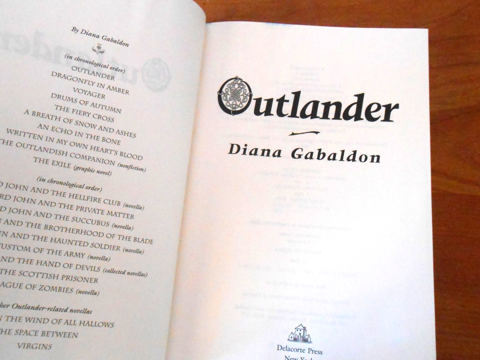 Diana Gabaldon OUTLANDER Delacorte Press 1991 – HC/DJ VGC