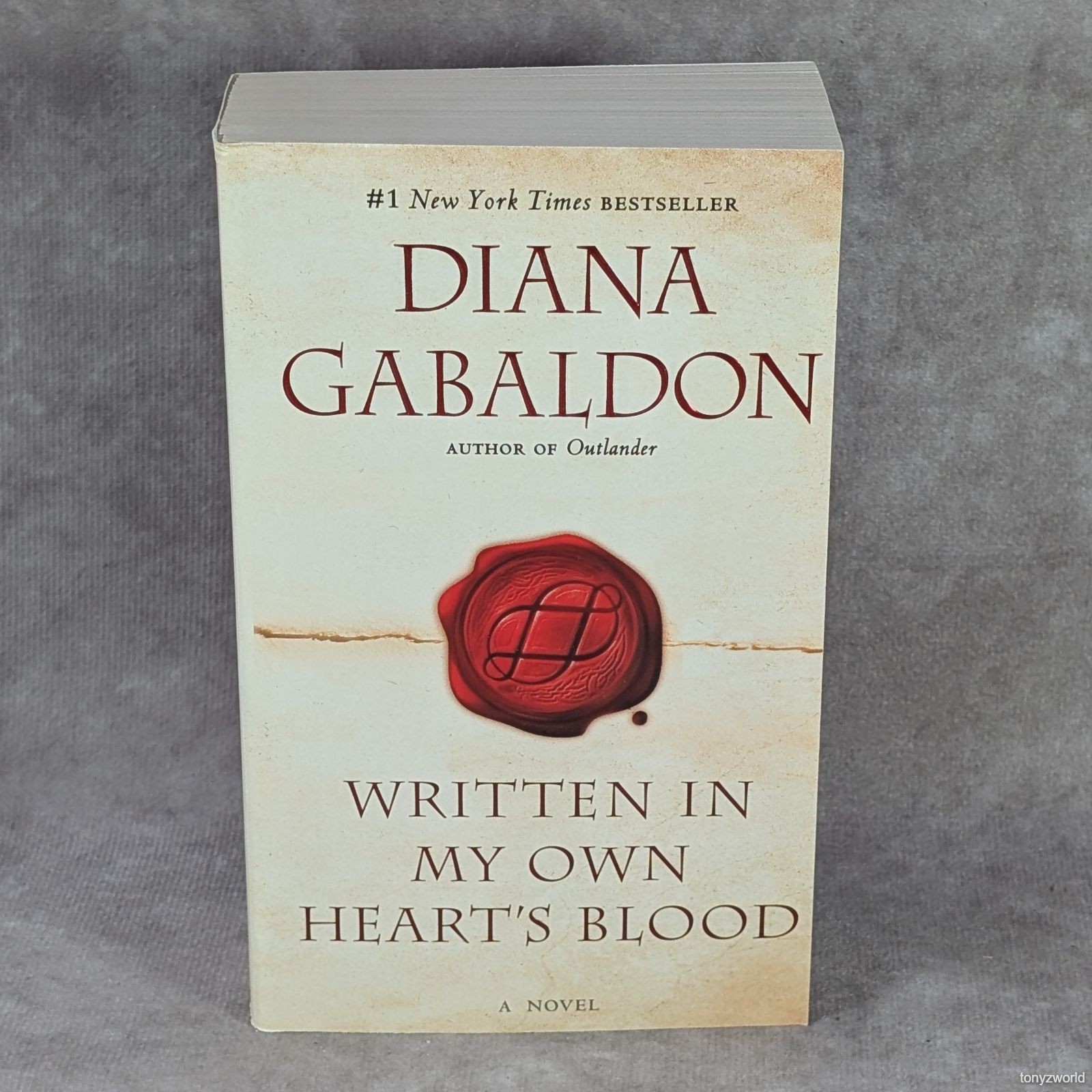 Lot of 8 Diana Gabaldon Paperback Books Outlander Voyager Drums of Autumn