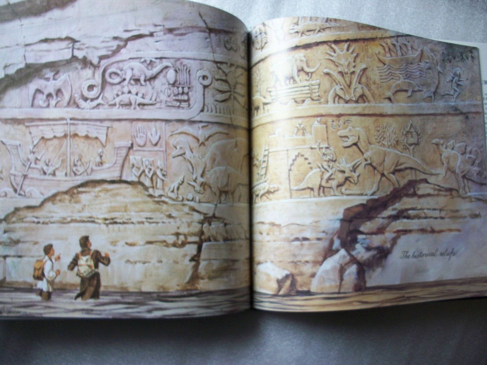 Dinotopia A Land Apart from Time by James Gurney 1998 – SIGNED BY James Gurney