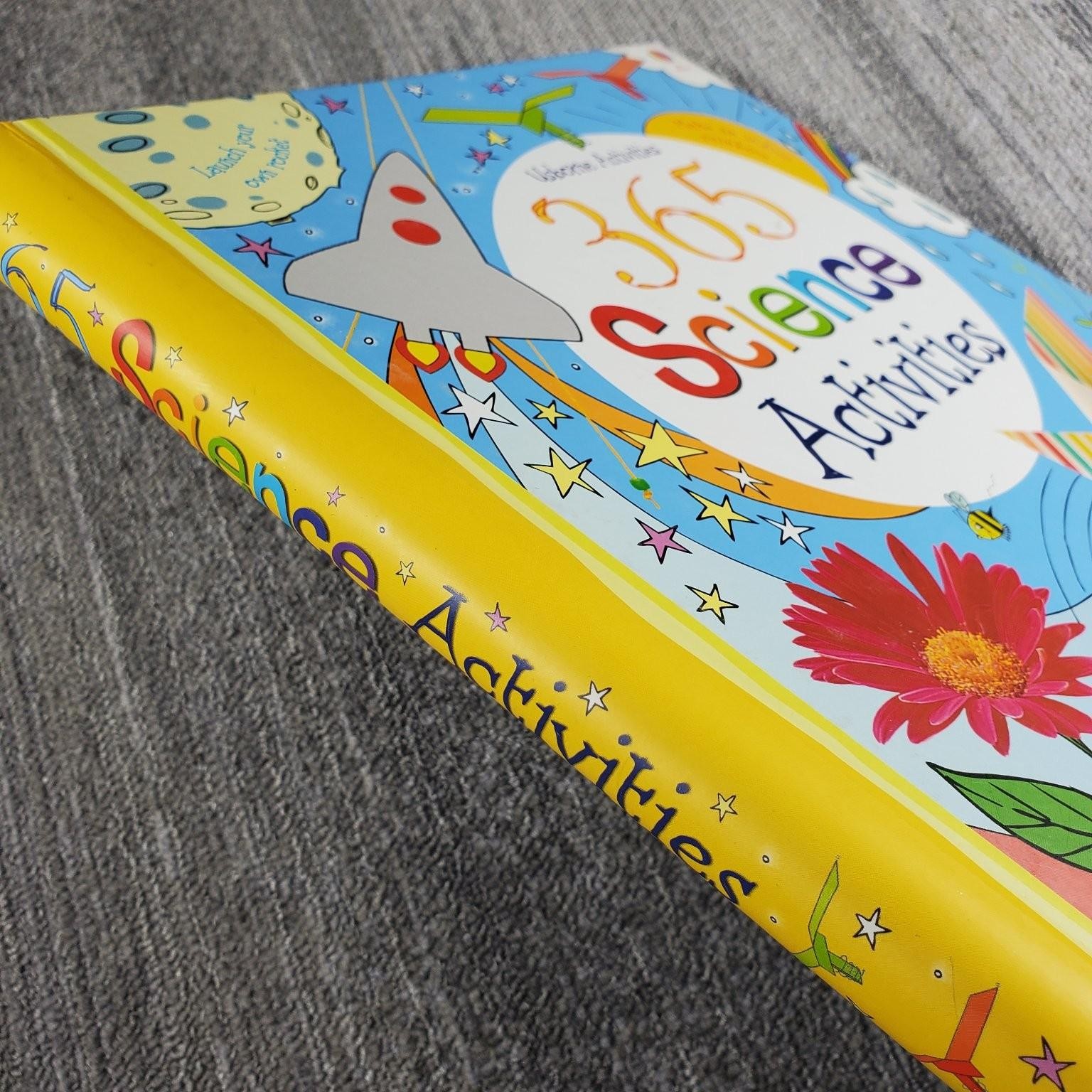 365 Science Activities Lacey Gillespie Bowman 2018 Illustrated Usborne