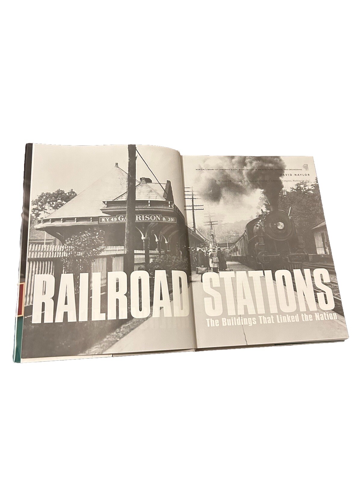 Railroad Stations: The Buildings That Linked the Nation – David Naylor Hardcover