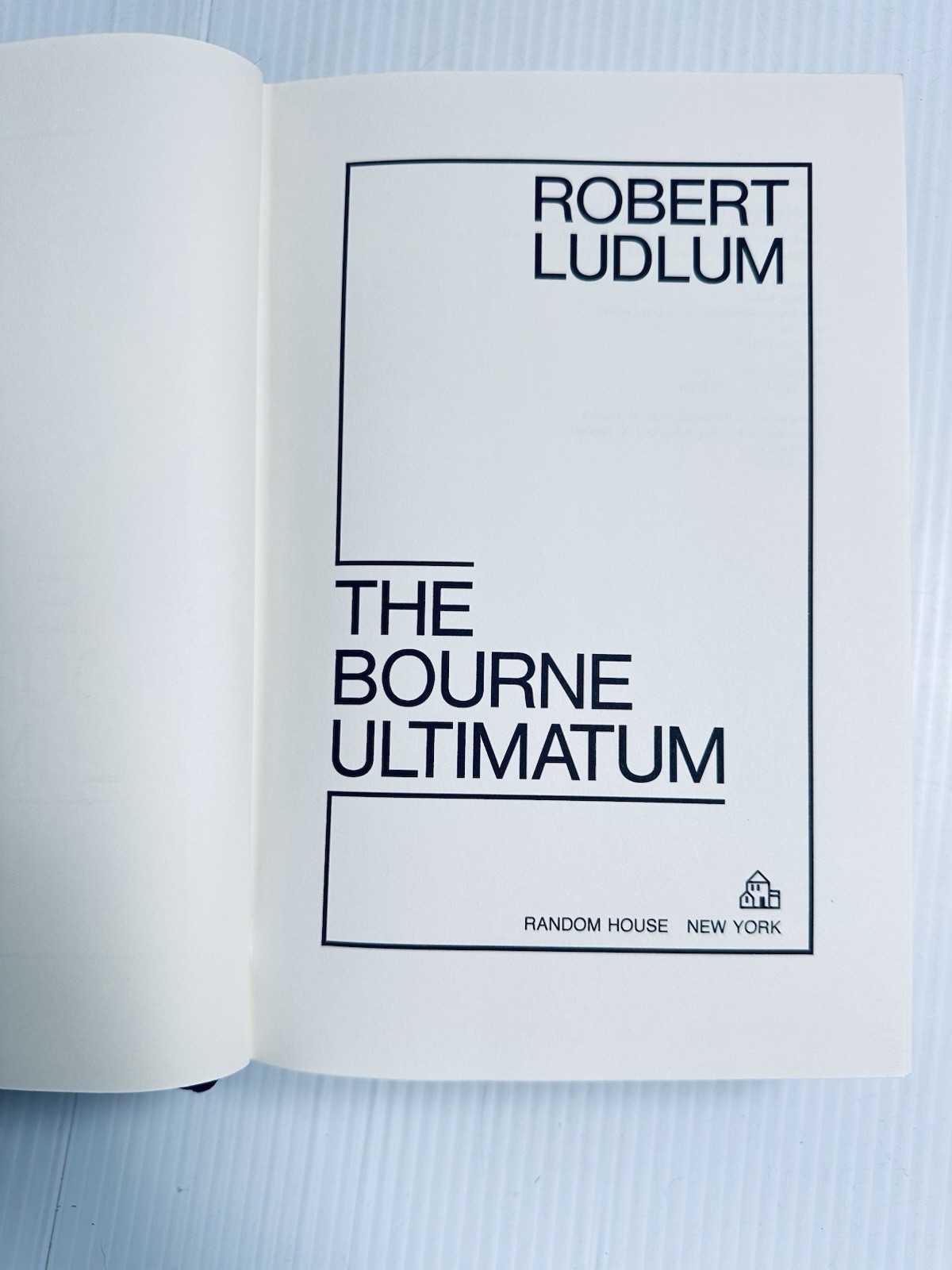 Bourne Ultimatum Robert Ludlum First Edition Thriller Spy Novel Hardcover Book