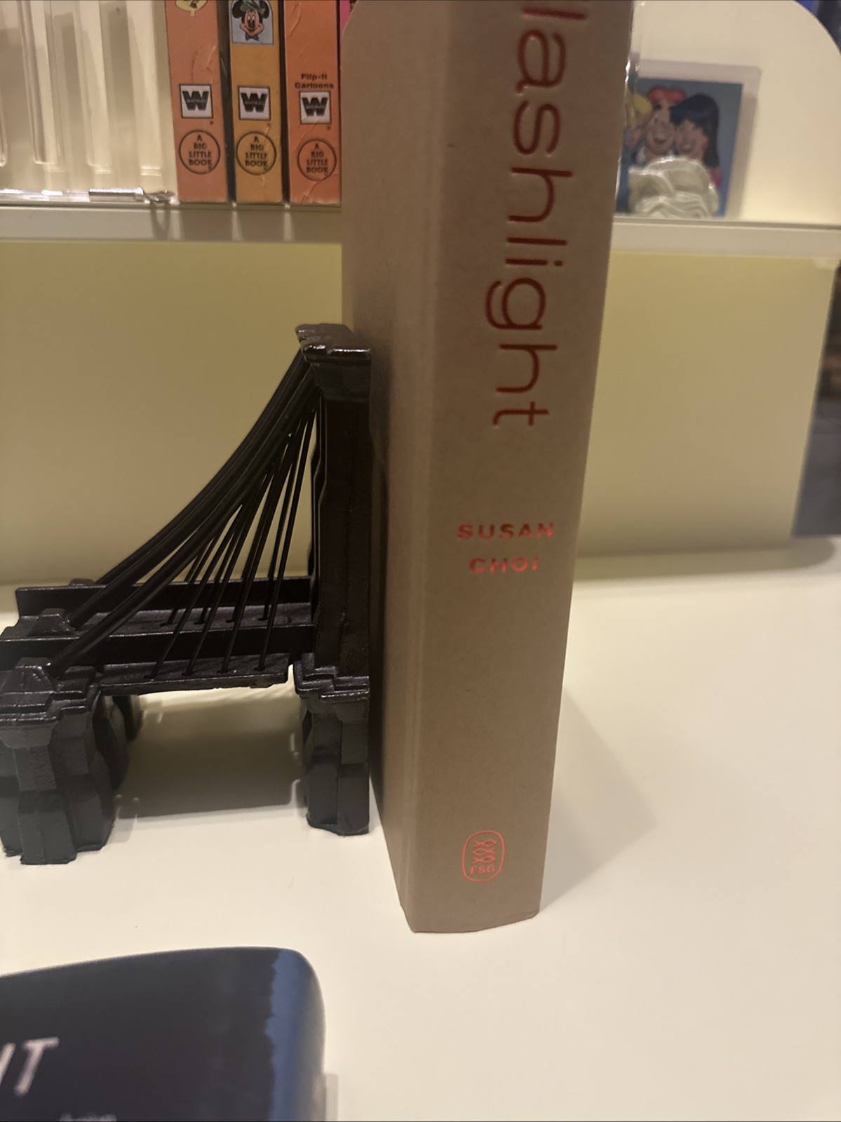 2025 FIRST EDITION FLASHLIGHT SIGNED BY SUSAN CHOI HC COLLECTIBLE BOOK JJ