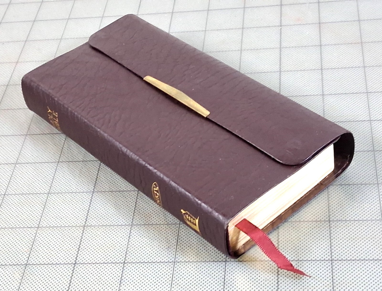 NKJV Holy Bible Compact Edition Bonded Leather Burgundy by Thomas Nelson Read!