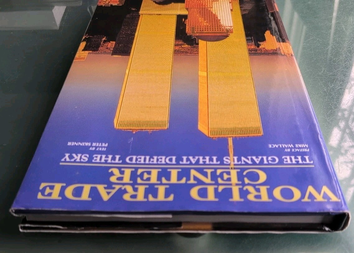 World Trade Center Oversized ( Tall ) HC Book Photos 9/11 Foldout Pages EXC Cond