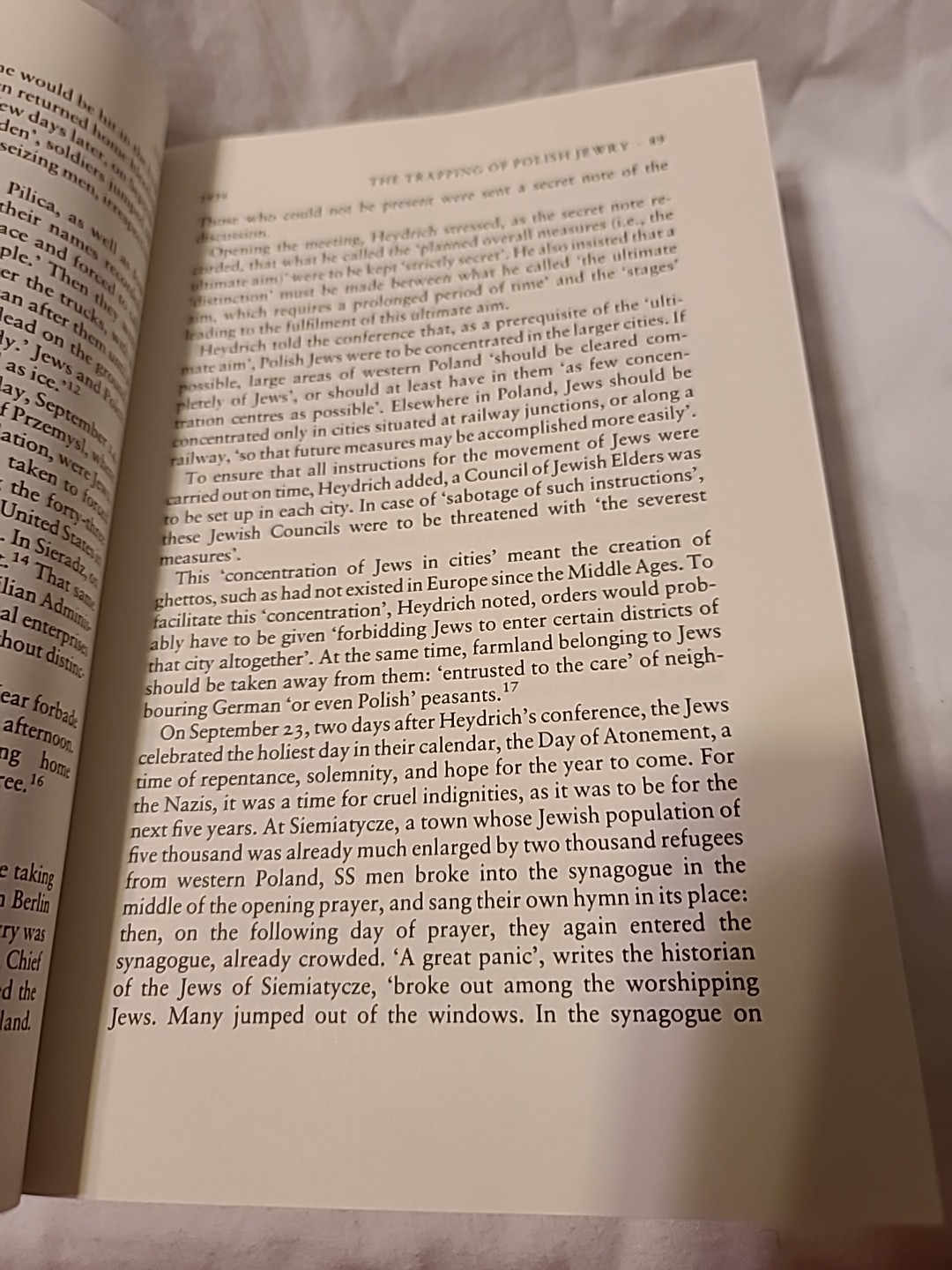 (D) The Holocaust: A History Of The Jews Of Europe By Martin Gilbert (PB 1987)