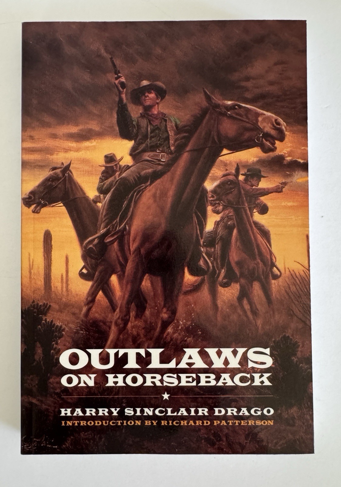 Outlaws on Horseback by Harry Sinclair Drago PB Bison 1998 NEW