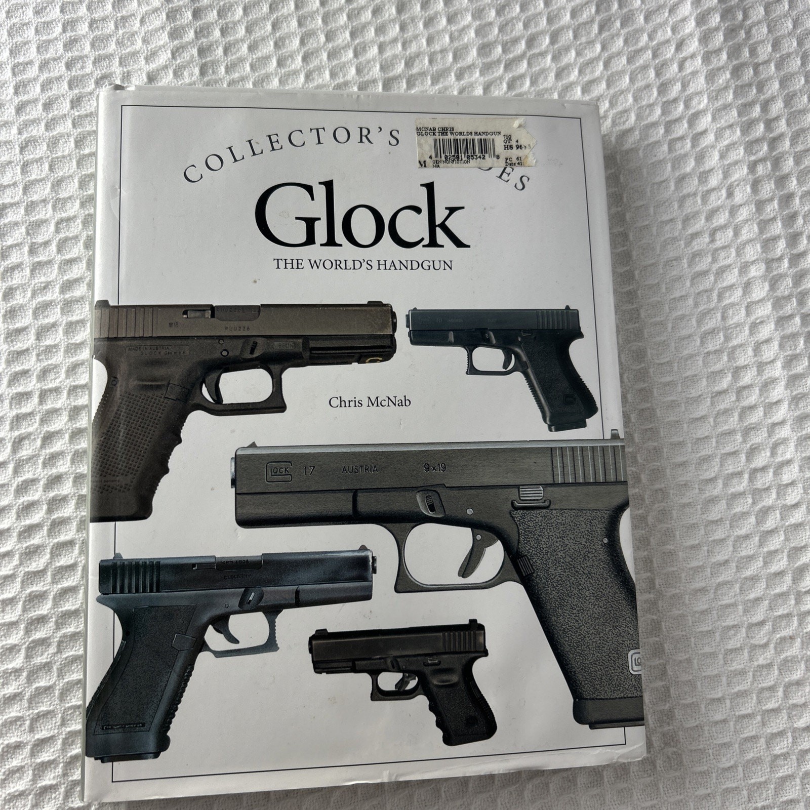 GLOCK: THE WORLD’S HANDGUN (COLLECTOR’S GUIDES) By Chris Mcnab [EN08]
