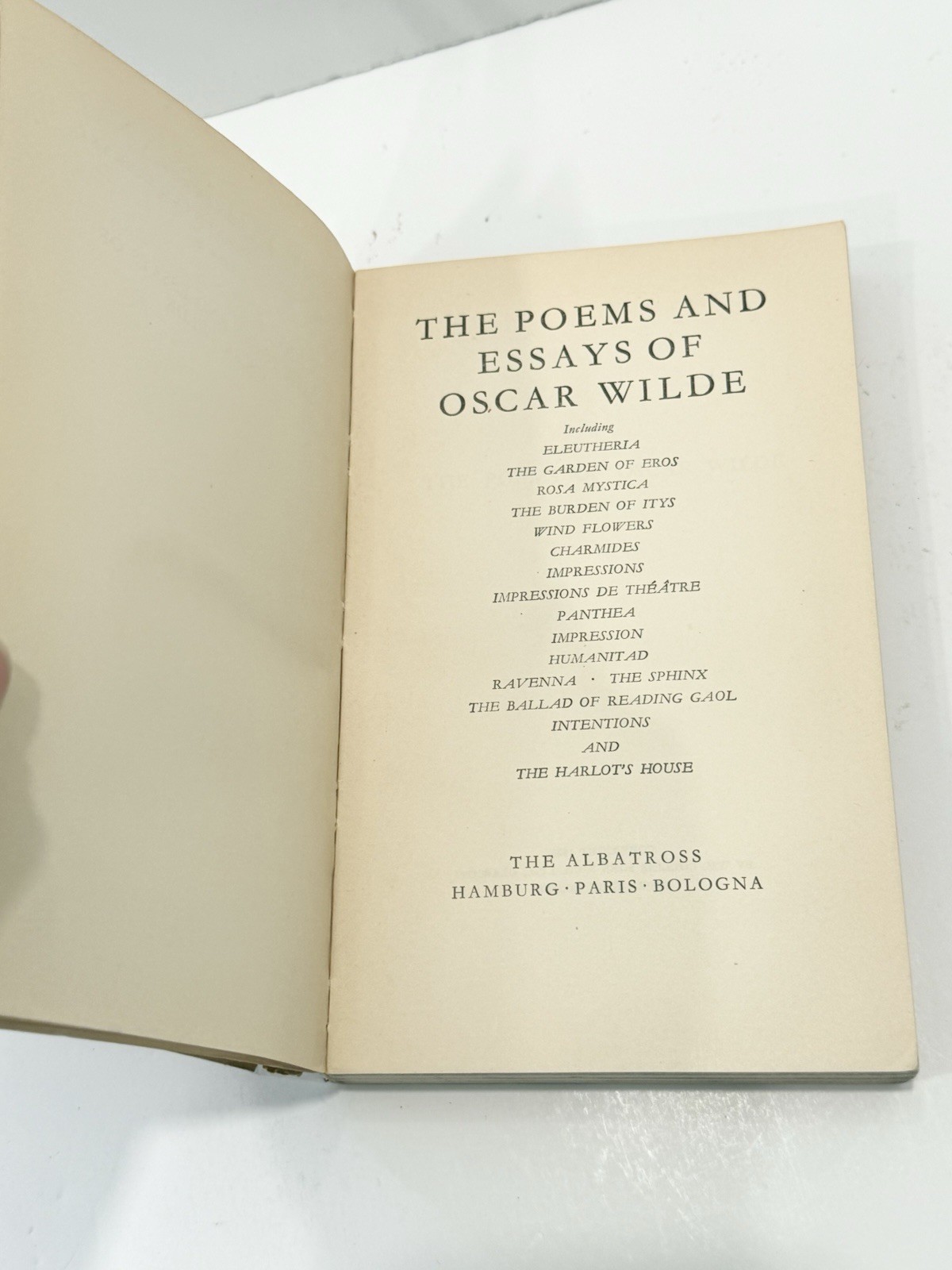 1935 Albatross Paperback #257 The Poems and Essays of Oscar Wilde w/ Dustjacket