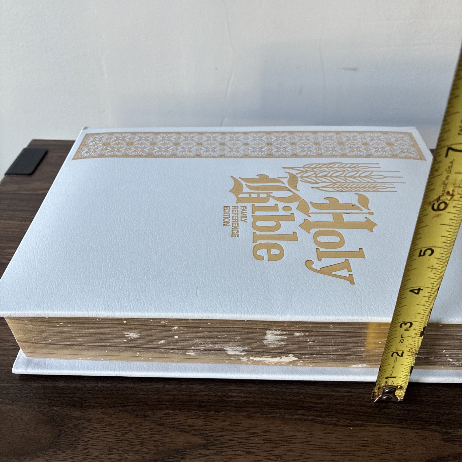 Vintage Holy Bible : Family Reference Edition