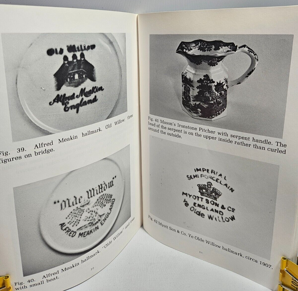 Willow Pattern China Collector’s Guide by Veryl Marie Worth & Louise M. Loehr