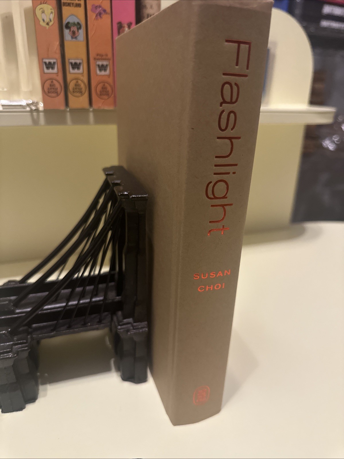 2025 FIRST EDITION FLASHLIGHT SIGNED BY SUSAN CHOI HC COLLECTIBLE BOOK JJ