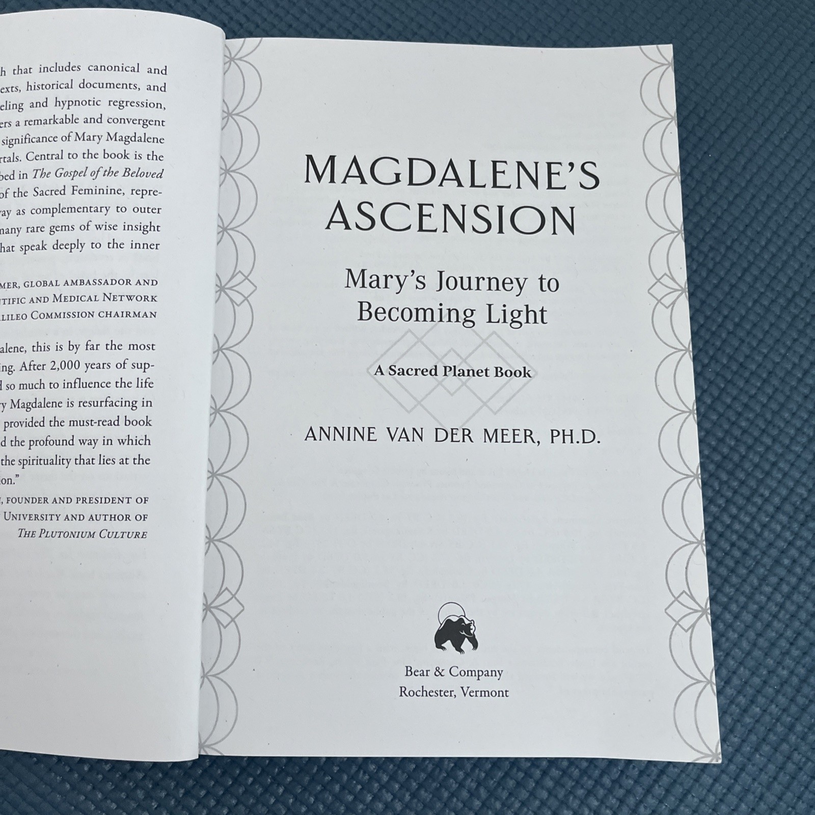 Magdalene’s Ascension : Mary’s Journey to Becoming Light by Annine van der Meer