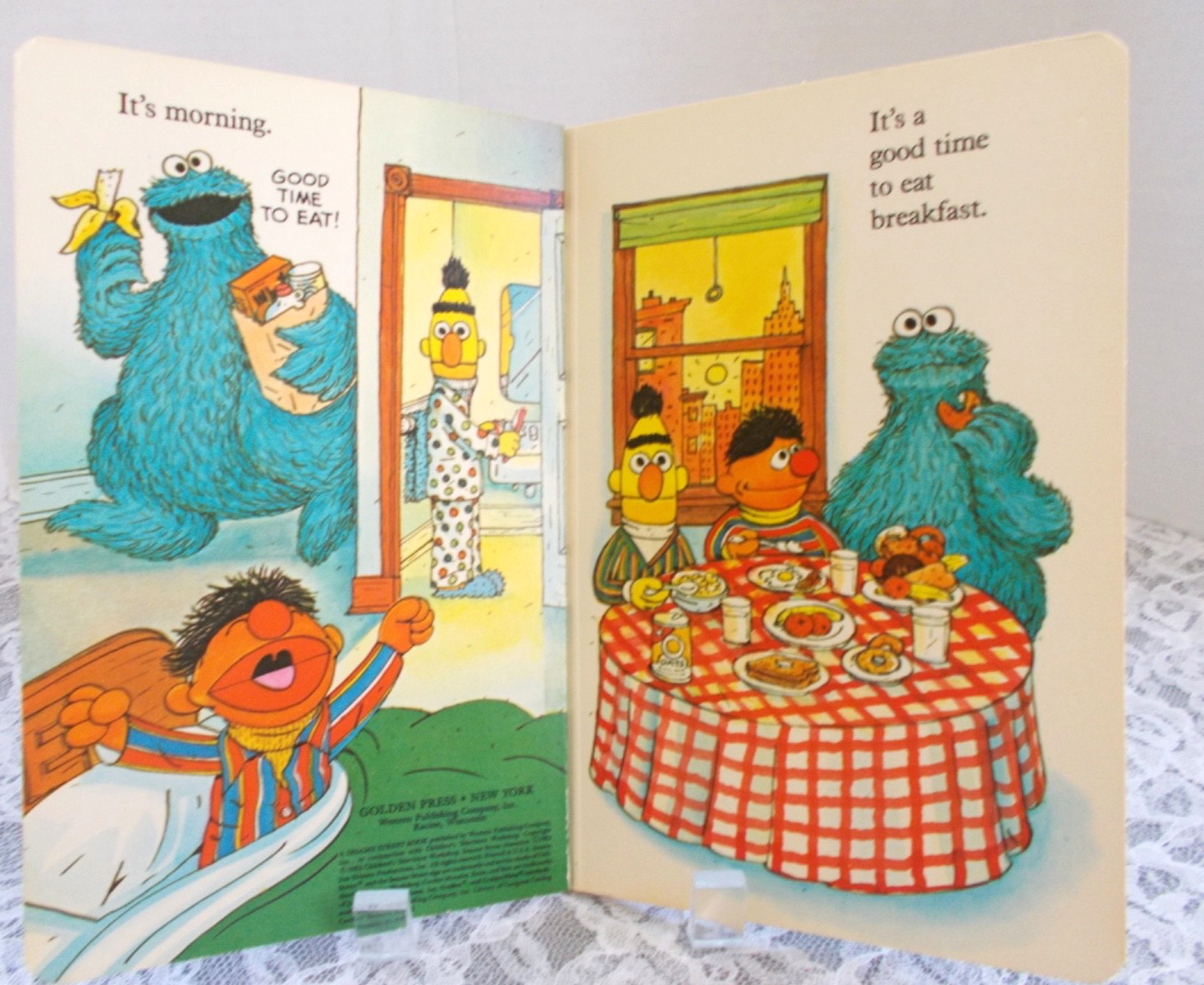 1982 Golden Boardbook CTW Sesame Street “Cookie Monster’s Good Time To Eat!’