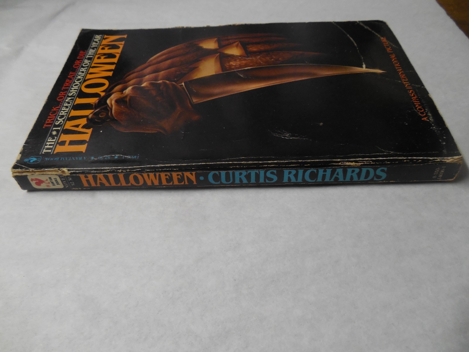 Halloween Movie Novelization by Curtis Richards A Bantam Book 1979 Paperback