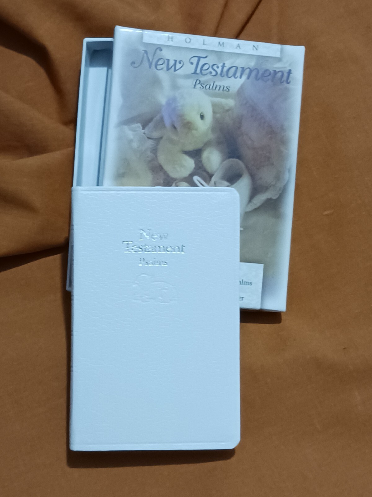 New Testament – Psalms – white bible – small 4 x 3.5 inches