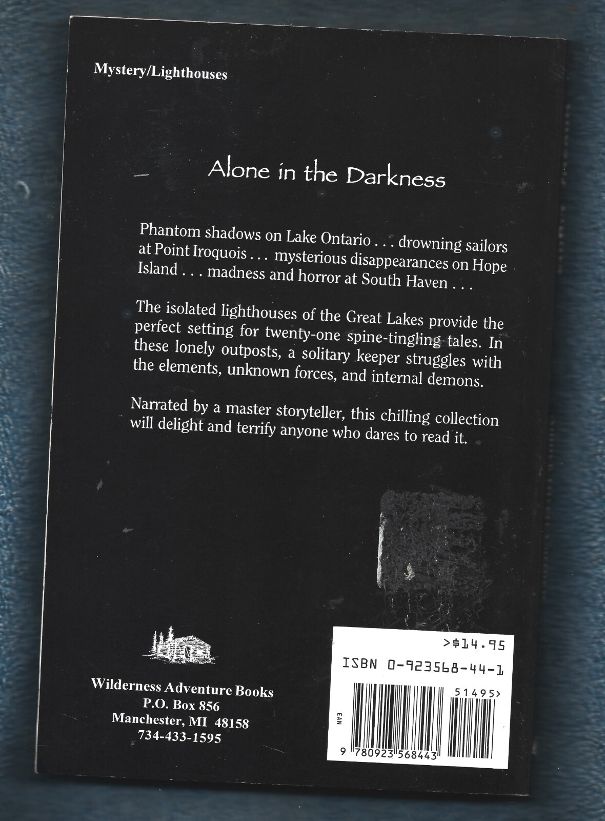 Ghostly Lights-Great Lakes Lighthouse Terror PB-162 pages-Annick Hivert-Carthew