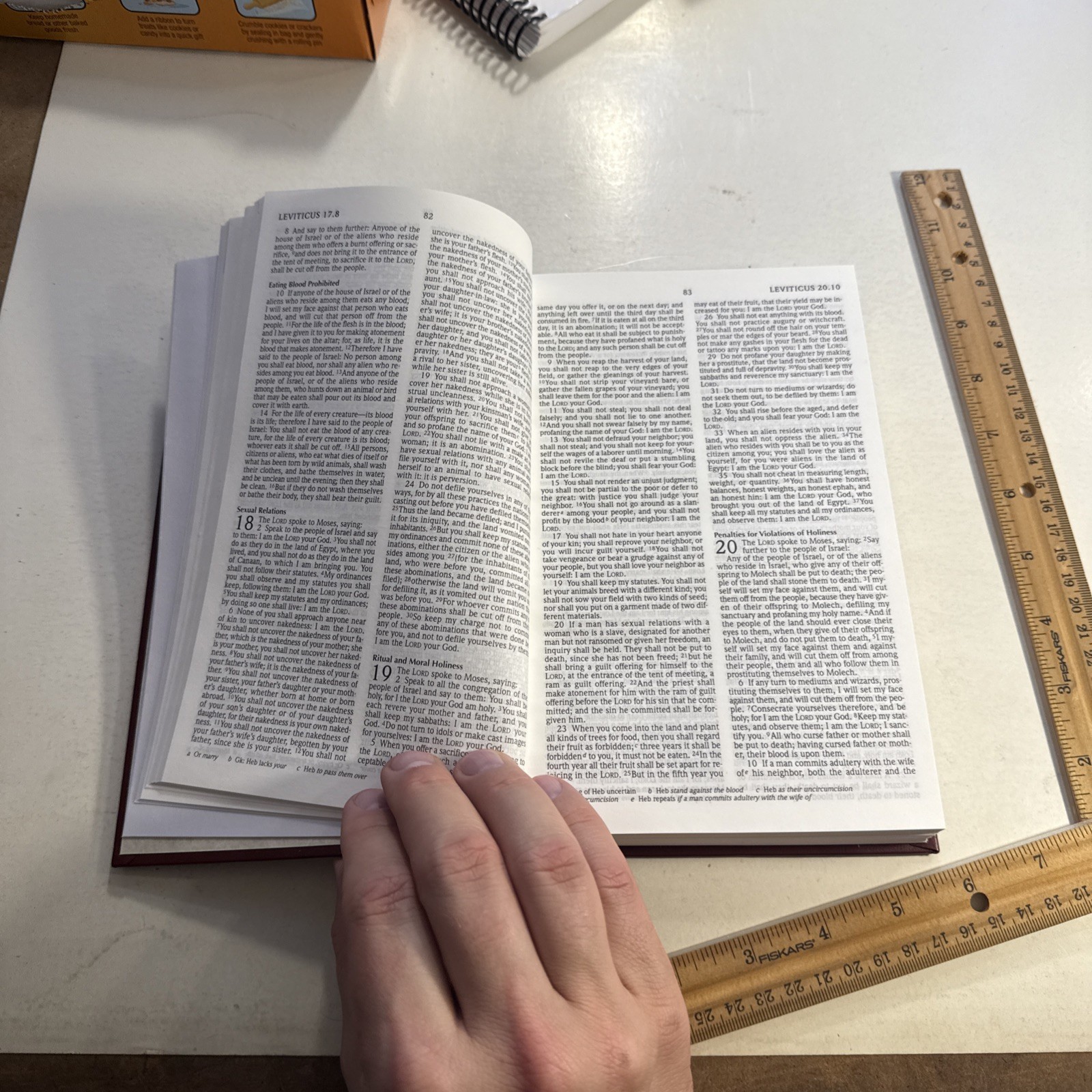 PEW HOLY BIBLE NRSV Hendrickson Hardcover Burgundy Church 1989 Study vintage