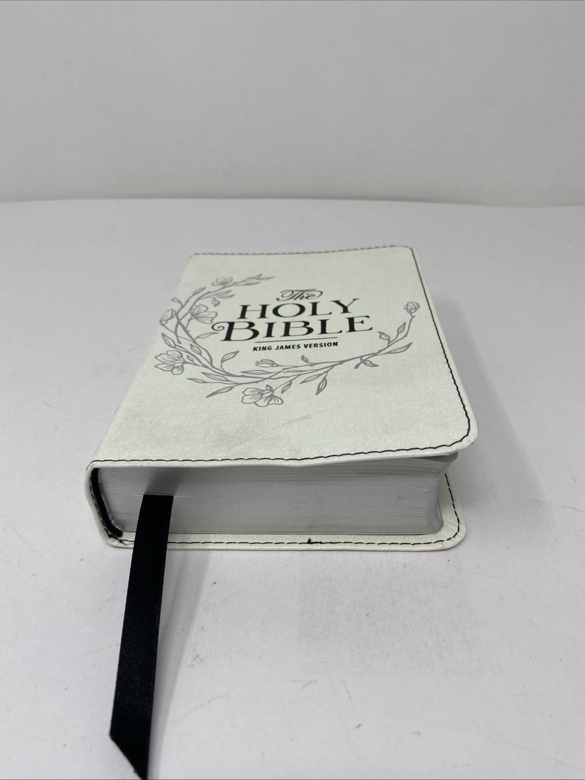 KJV Bible Compact Faux Leather White by Christian Art Gifts VG FREE SHIPPING!