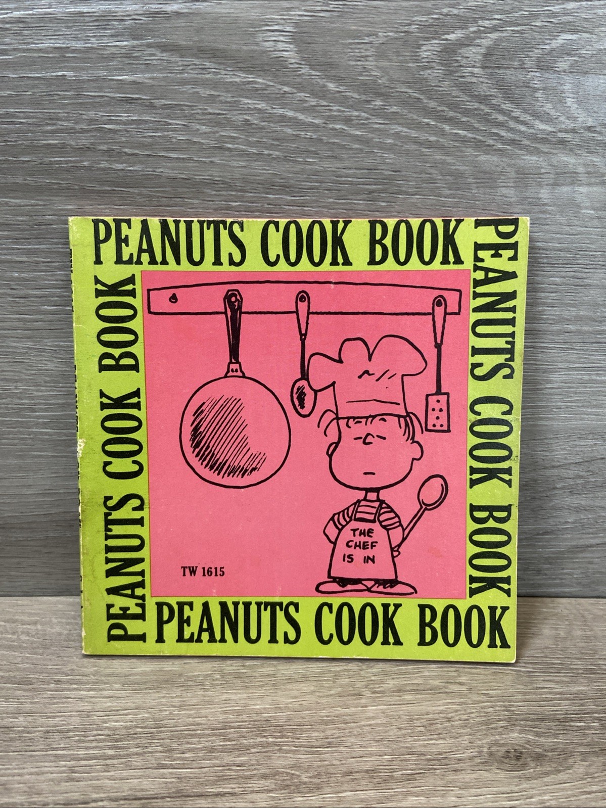 Vintage Paperback Peanuts Charlie Brown Cookbook Linus Snoopy 1975 5.5″ x 5.5″