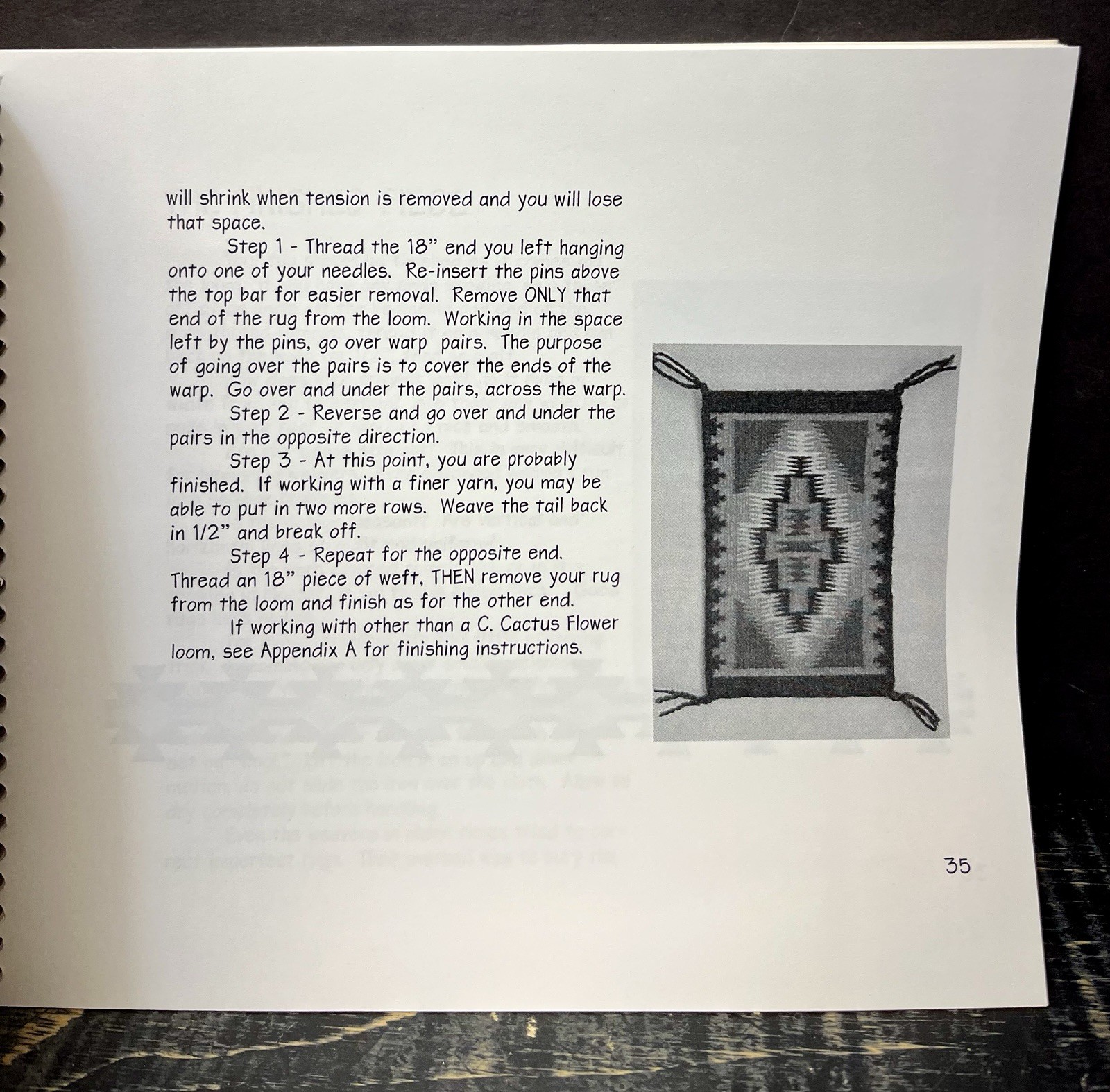 WEAVING A MINIATURE NAVAJO STYLE By Caroline Spurageon 2003 Sftcvr Like New J1