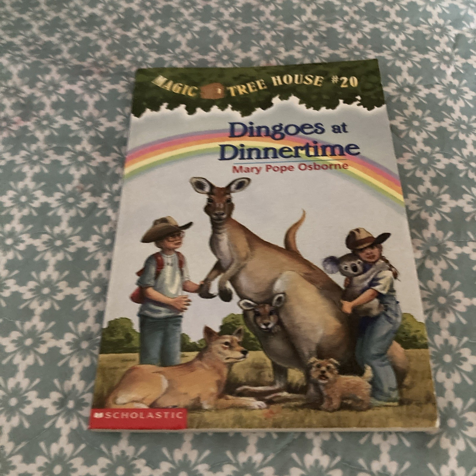 Dingoes at Dinnertime by Ossbone, Mary Pope