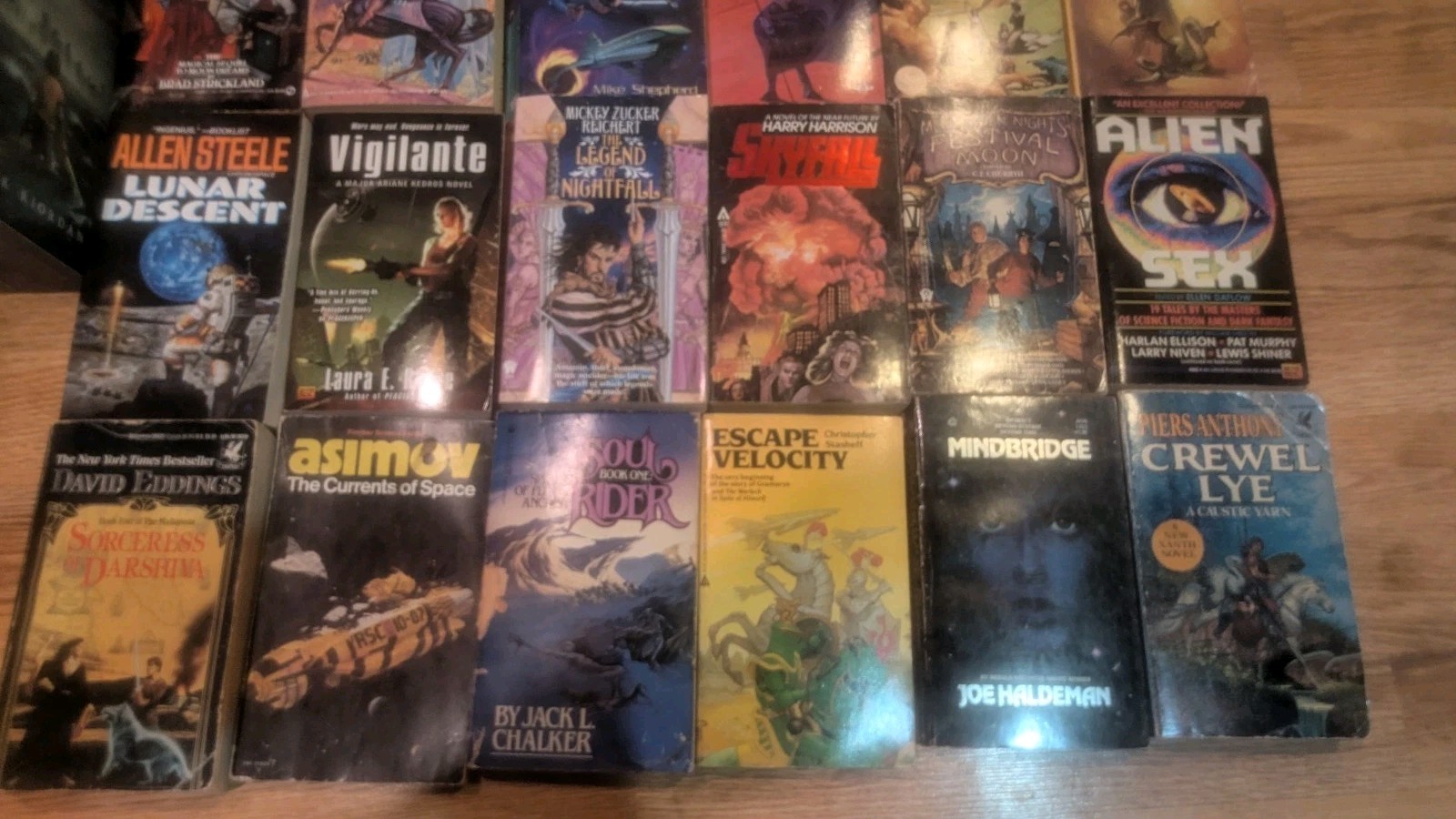 Lot of 34 Science Fiction Fantasy Paperbacks Novels 1970s-modern Daw & Others