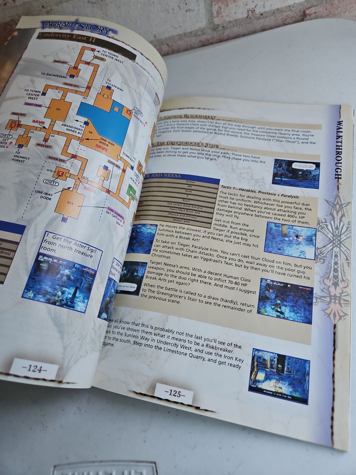 Vagrant Story Official Strategy Guide BradyGames Sony PS1 Squaresoft DAMAGED