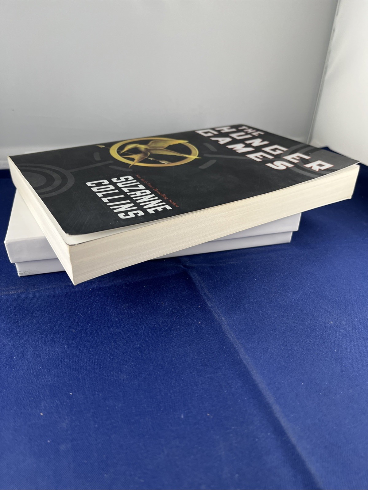 The Hunger Games (Book 1) – Paperback By Suzanne Collins Excellent Used