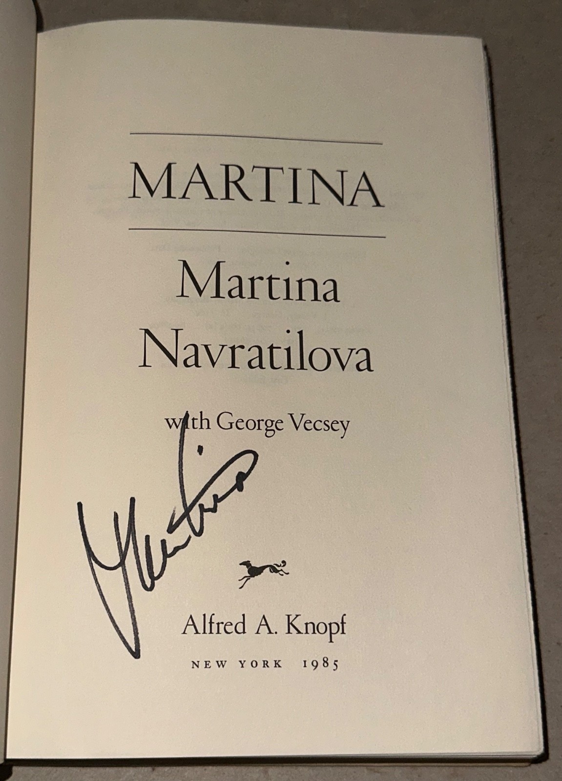 MARTINA NAVRATILOVA SIGNED BOOK AUTOBIOGRAPHY MARTINA 1ST EDITION HARD COVER