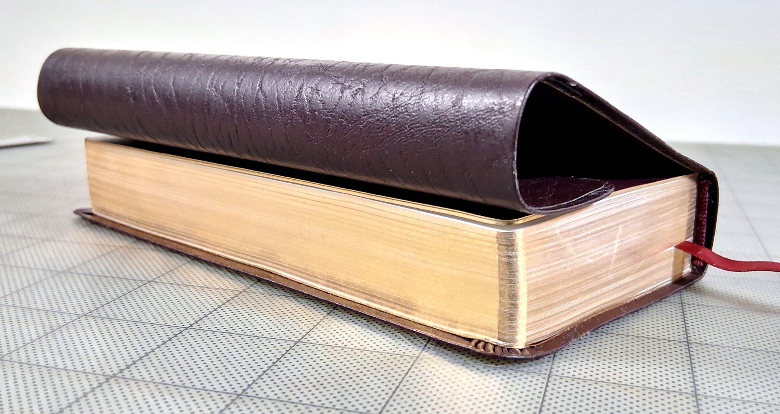 NKJV Holy Bible Compact Edition Bonded Leather Burgundy by Thomas Nelson Read!